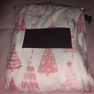 NEW Rachel Roy Pink & White Christmas Trees Plush Blanket NWT